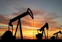 Gobierno continúa plan de subsidios ante aumento internacional del petróleo