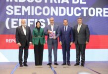 Presidente Abinader recibe plan para impulsar industria de semiconductores en RD