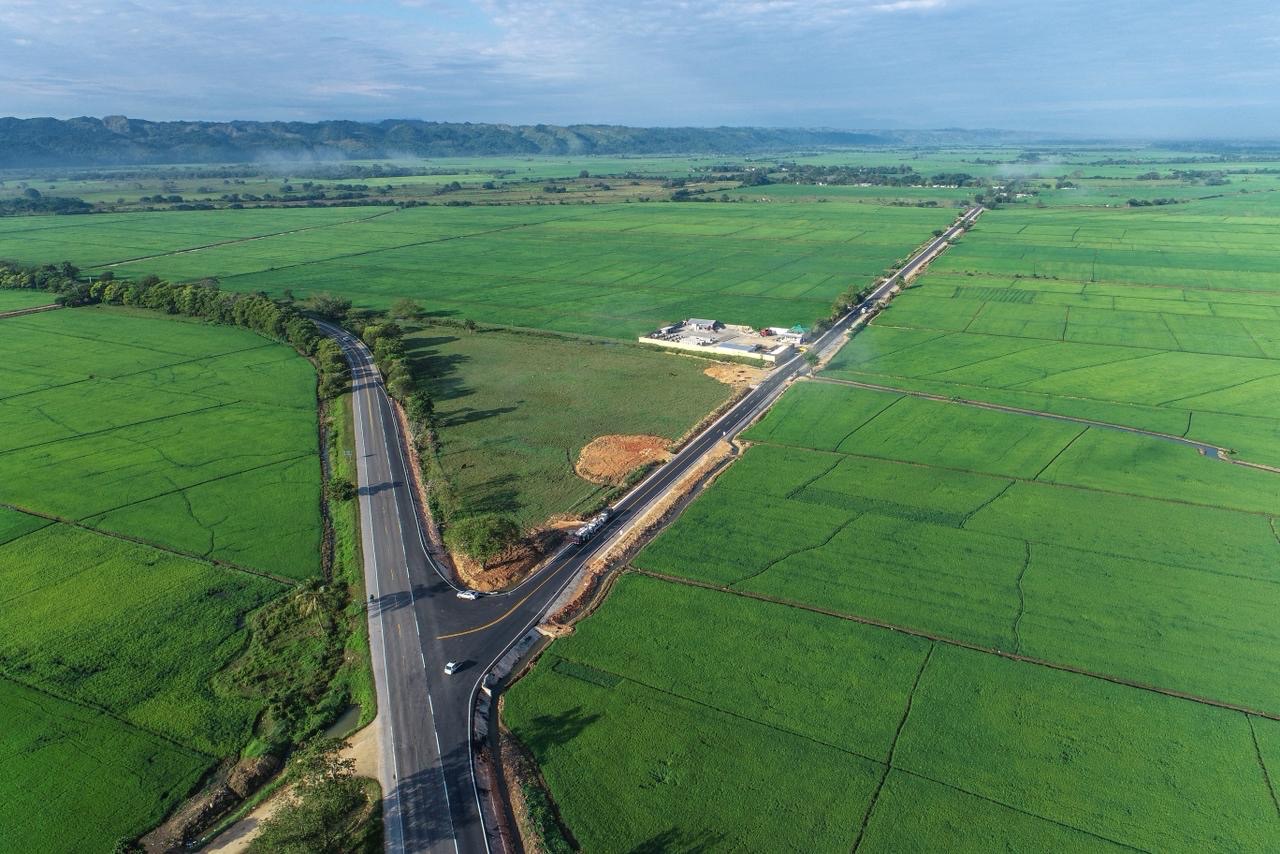 Presidente Abinader inaugura nueva carretera que comunica Villa Riva con la Autopista del Nordeste